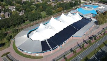 De Scheg schaatsbaan met de karakteristieke overkapping