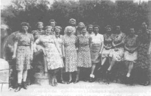 Meisjesvereniging Eben Haezer in de dierentuin 1950
