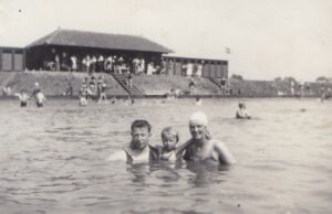 Schipbeekbad met zandbodem1938