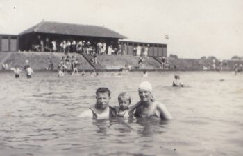 Schipbeekbad met zandbodem1938