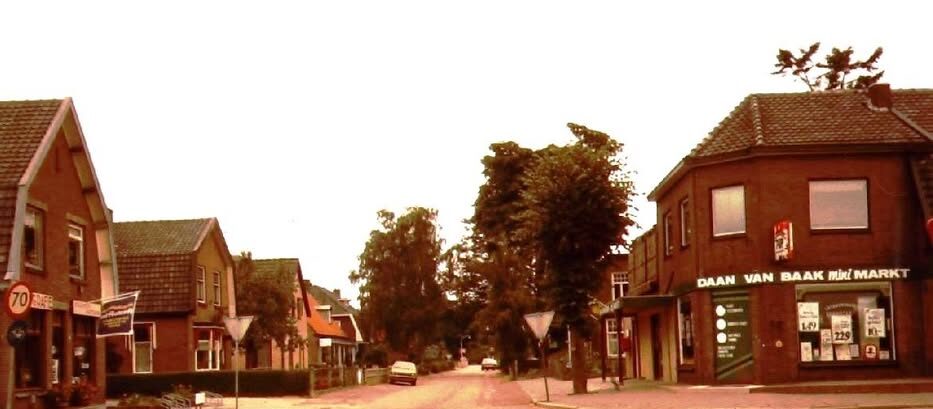 Postkantoren in Colmschate Supermarkt Daan van Baak hoek Holterweg-Stationswe