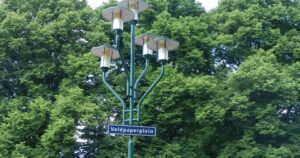 Lichtmast op het Veldpaperplein Colmschate