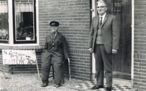 postbode jan alberts krijgt aow 2 1 1968