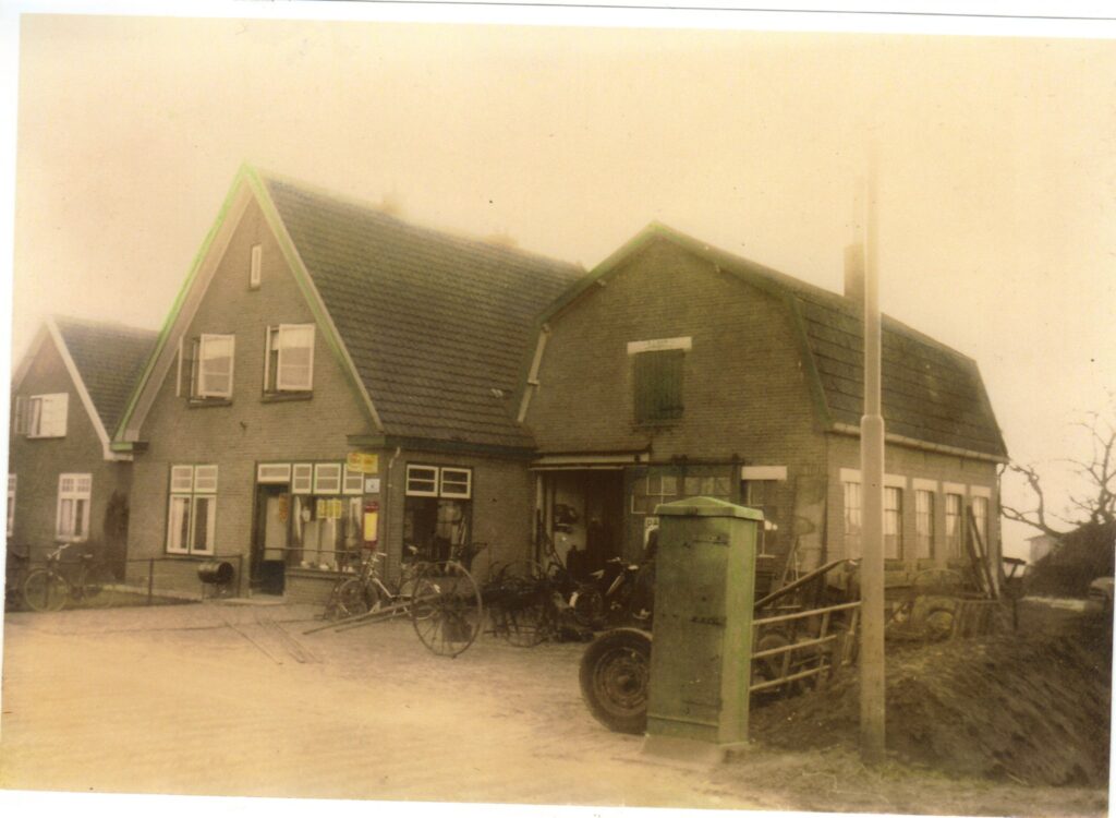 stationsweg 19 (tegenwoordig 19 en 19a smederij ten dam