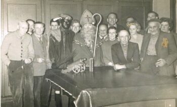 Biljartvereniging Ons Krietje Sinterklaasavond bij café Starink ca.1957