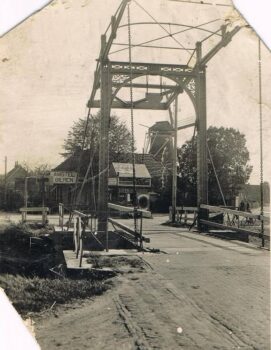 Cafe van der Wal (De Kroon) links