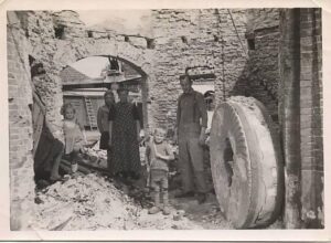 De Hunnepermolen op de Snippeling vernield in april 1945