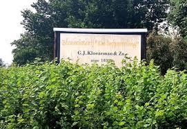 Orchideeënkwekerij Kloezeman Bord van Kloezeman langs de Snippelingsdijk