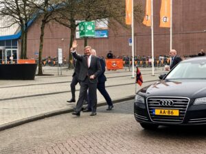 Koming Willem Alexander bij het Koningsontbijt en opening van de Koningsspelen op 21 april 2023