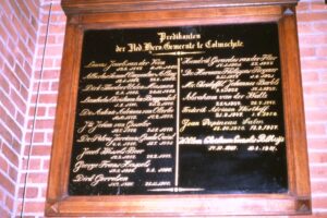 Bord met voorgangers kerk Colmschate