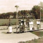 Benzine pompen van Fa.Koning aan de Colmschaterstraatweg