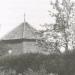 De kale romp van de Hunnepermolen na de herbouw bij Veldwachter De kale romp van de Hunnepermolen na de herbouw bij Veldwachter