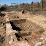 Fundering van oude station, blootgelegd in 2025 Fundering van oude station, blootgelegd in 2025