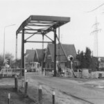 Koning brandstof en kolenhandel rechts bij de Rietmansbrug