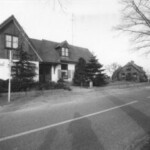 Links Nuland van fietsenmaker Albert Broekmaat Colmschaterstraatweg 7 en rechts Maatmansweg 1 in 1991