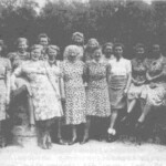 Meisjesvereniging Eben Haezer in de dierentuin 1950 Meisjesvereniging Eben Haezer in de dierentuin 1950