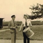 Muziek Vereniging Eendracht bij Prinses Margriet School, Joop en Alie Zielman op 6 september 1954