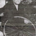 Op 80-jarige leeftijd spaakte Albert Broekmaat nog altijd zijn wielen,hij had een rijwielzaak aan de Colmschaterstraatweg,het huis heet nu Nuland