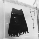 Relieken van Titus Brandsma sjaal en rozenkrans Relieken van Titus Brandsma sjaal en rozenkrans