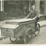 Sjaak Kroeze, broodbezorger bij Bakkerij Veldwachter op de Snippeling Sjaak Kroeze, broodbezorger bij Bakkerij Veldwachter op de Snippeling
