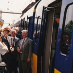 Stationschef Waal met fluit geeft het sein tot vertrek van de trein naar Deventer. 26 mei 1989 Stationschef Waal met fluit geeft het sein tot vertrek van de trein naar Deventer. 26 mei 1989