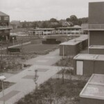 Tussen de huizen staat supermarkt 4=6 op de plek waar nu het Titus Brandsmahuis staat Colmschate Tussen de huizen staat supermarkt 4=6 op de plek waar nu het Titus Brandsmahuis staat Colmschate