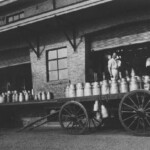 De melkontvangst bij de Zuivelfabriek Colmschate De melkontvangst bij de Zuivelfabriek Colmschate