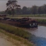 Schip Elsje van de familie Nieboer in het Overijssels kanaal Colmschate Schip Elsje van de familie Nieboer in het Overijssels kanaal Colmschate