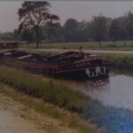 Schip Elsje van de familie Nieboer in het Overijssels kanaal Colmschate Schip Elsje van de familie Nieboer in het Overijssels kanaal Colmschate