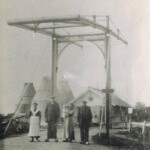 Familie Bloemendal op de Snippelingsbrug ca.1920 Familie Bloemendal op de Snippelingsbrug ca.1920