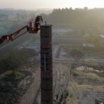 Gedeeltelijke sloop van de pijp van zuivelfabriek Colmschate Gedeeltelijke sloop van de pijp van zuivelfabriek Colmschate