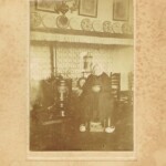 Hermina Roesink, geboren 22-04-1818, overleden 09-10-1907, gehuwd geweest met Engbert Bluemink, woonde op Erve De Veste, ook wel Bakhuis genoemd Oxersteeg 14 te Oxe Hermina Roesink, geboren 22-04-1818, overleden 09-10-1907, gehuwd geweest met Engbert Bluemink, woonde op Erve De Veste, ook wel Bakhuis genoemd Oxersteeg 14 te Oxe