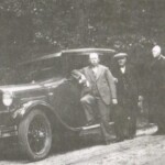 Jac. Trip met zijn grote Ford samen de familie Klosters