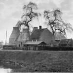 Kalkovens langs het water van het Overijssels kanaal Kalkovens langs het water van het Overijssels kanaal