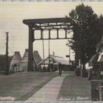 Links de kiosk van Uithoven, tegenover bakkerij Bloemendal Snippeling Links de kiosk van Uithoven, tegenover bakkerij Bloemendal Snippeling