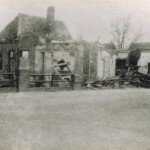 Puinhoop van Café De Nieuwe Kroon op de Snippeling de bakkerij van de fam.Bloemendal bleef intakt 1945 Puinhoop van Café De Nieuwe Kroon op de Snippeling de bakkerij van de fam.Bloemendal bleef intakt 1945