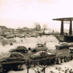 De Sallandtocht over het Overijssels kanaal in januari 1963, op de achtergrond links bakkerij Veldwachter op de Snippeling de Sallandtocht over het Overijssels kanaal in januari 1963, op de achtergrond links bakkerij Veldwachter op de Snippeling