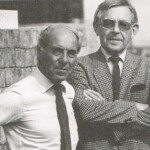 De neven Joop (links) en Jan Klosters bij hun afscheid als directeur op 1 september 1985 De neven Joop (links) en Jan Klosters