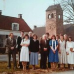 Belijdenis 1979 voor de pastorie en kerk in Colmschate Belijdenis 1979 voor de pastorie en kerk in Colmschate