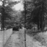 Bloemendalsweg, vanaf de Somervaart, als zandweg in westelijke richting. Links de afrastering van het zomerhuisje 'Ons Hoekje', van de familie Grevers te Deventer.