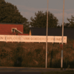 Enorm protestbord tegen de voorgenomen spoorboog in Colmschate Enorm protestbord tegen de voorgenomen spoorboog in Colmschate