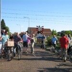 Fietsprotest tegen sluiting spoorwegovergang Stationsweg Colmschate Fietsprotest tegen sluiting spoorwegovergang Stationsweg Colmschate