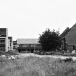Nieuwbouw 't Oostrik met rechts de boerderij van de familie Jeurnink Nieuwbouw 't Oostrik met rechts de boerderij van de familie Jeurnink