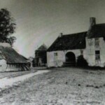 Poortgebouw van klooster Ter Hunnepe en links Erve Somervaert, Hunneperweg-Molbergsteeg