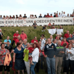 Protest tegen de geplande spoorboog in Colmschate Protest tegen de geplande spoorboog in Colmschate