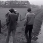 Ter vergelijk de Leide waar Gerard Achtereekte en Geo Dokter aan het schaatsen waren zonder ijs Ter vergelijk de Leide waar Gerard Achtereekte en Geo Dokter aan het schaatsen waren zonder ijs