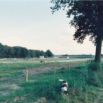 De bomenrij links is Weg door den Waterpot