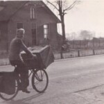 Het huis van Weideman met op de voorgrond Herman Roessink van bakkerij Veldwachter