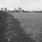 Huizen langs de Holterweg. Woonhuis in het midden was van de Fam. Kloezeman. Achter het huis bevonden zich de kassen van hun orchideeën kwekerij. Huizen langs de Holterweg. Woonhuis in het midden was van de Fam. Kloezeman. Achter het huis bevonden zich de kassen van hun orchideeën kwekerij.